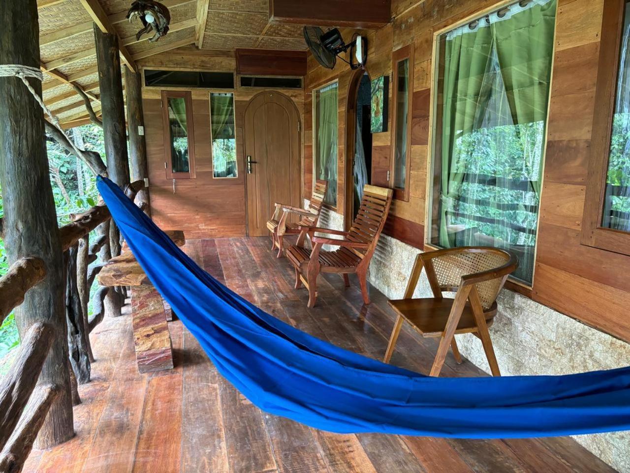 On The Rocks Bungalows, Restaurant And Jungle Trekking Tours Bukit Lawang Exterior photo