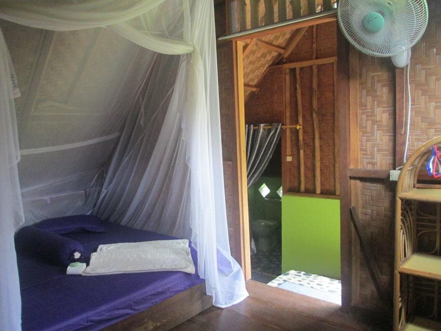 On The Rocks Bungalows, Restaurant And Jungle Trekking Tours Bukit Lawang Exterior photo