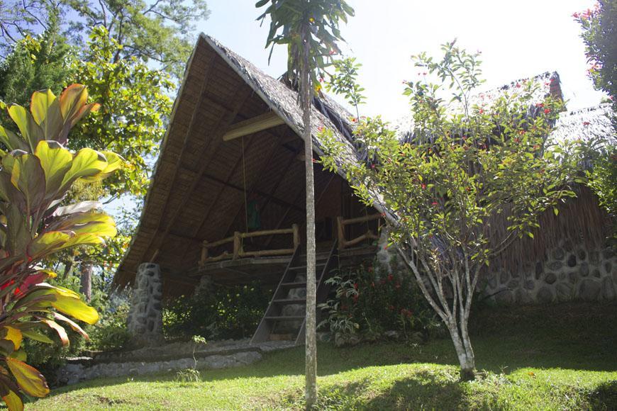 On The Rocks Bungalows, Restaurant And Jungle Trekking Tours Bukit Lawang Exterior photo