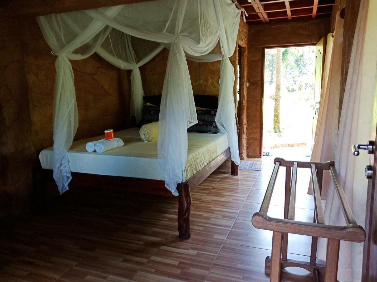 On The Rocks Bungalows, Restaurant And Jungle Trekking Tours Bukit Lawang Exterior photo